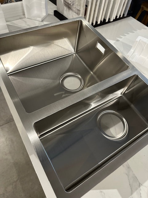 Stainless Steel 1.5 Bowl Undermount Kitchen Sink - Durable Modern Sink