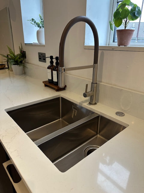 Stainless Steel 1.5 Bowl Undermount Kitchen Sink - Durable Modern Sink