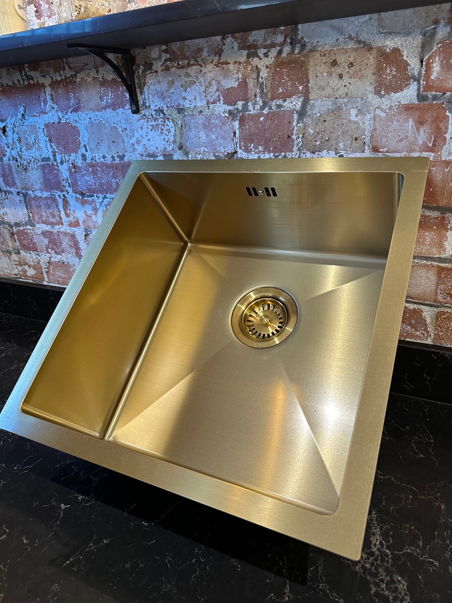 Brushed Brass Undermount Sink & Pull-Out Flexi Mixer Tap - Bundle